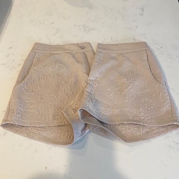 Cecico Beige Shorts - Picture 1 of 3